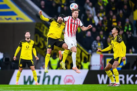 بعد طرد بيلينجهام.. دورتموند يسقط بفخ التعادل أمام فرايبورج في الدوري الألماني